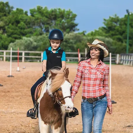 מלון Lu' Maladroxia 4*