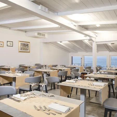 מלון Lu' Maladroxia 4*